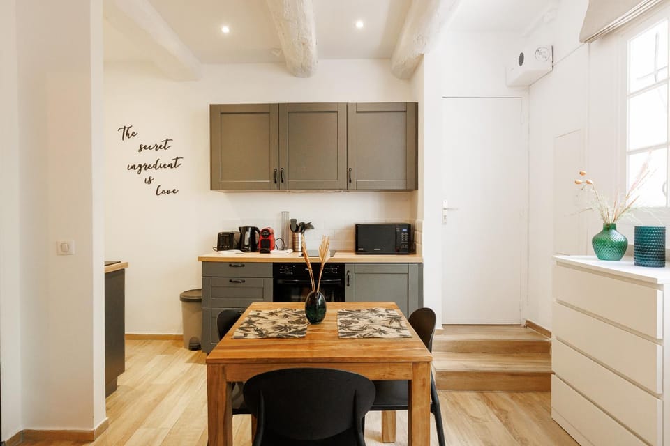Le Notting Nid chic rénové coeur du vieil antibes Apartment in Antibes