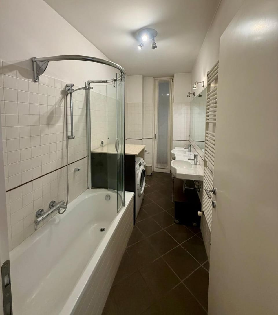 Splendido trilocale con terrazzo in zona Navigli Apartment in Milan