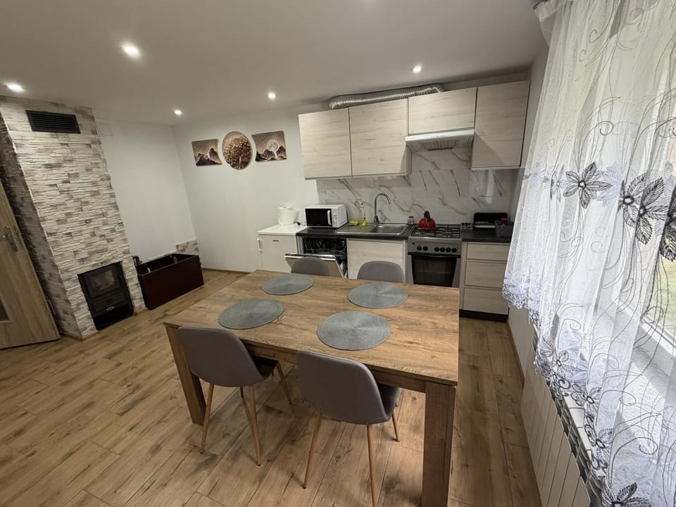 Kitchen or kitchenette, Living room