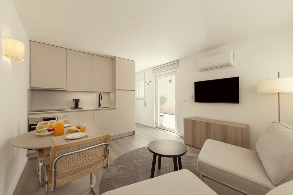 Communal lounge/ TV room, Living room, kitchen, air conditioner