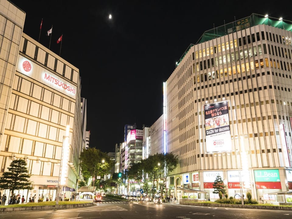 Nearby landmark, Off site, Night, City view, Location