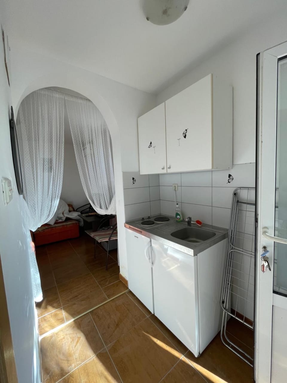 Kitchen or kitchenette, washing machine