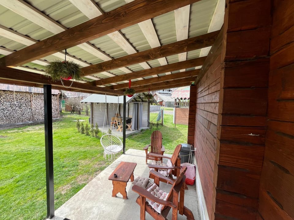 Patio, Garden, Seating area, Dining area