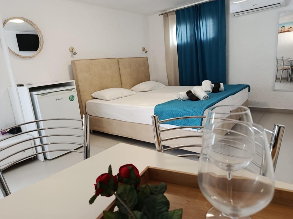 Bed, Bedroom, air conditioner