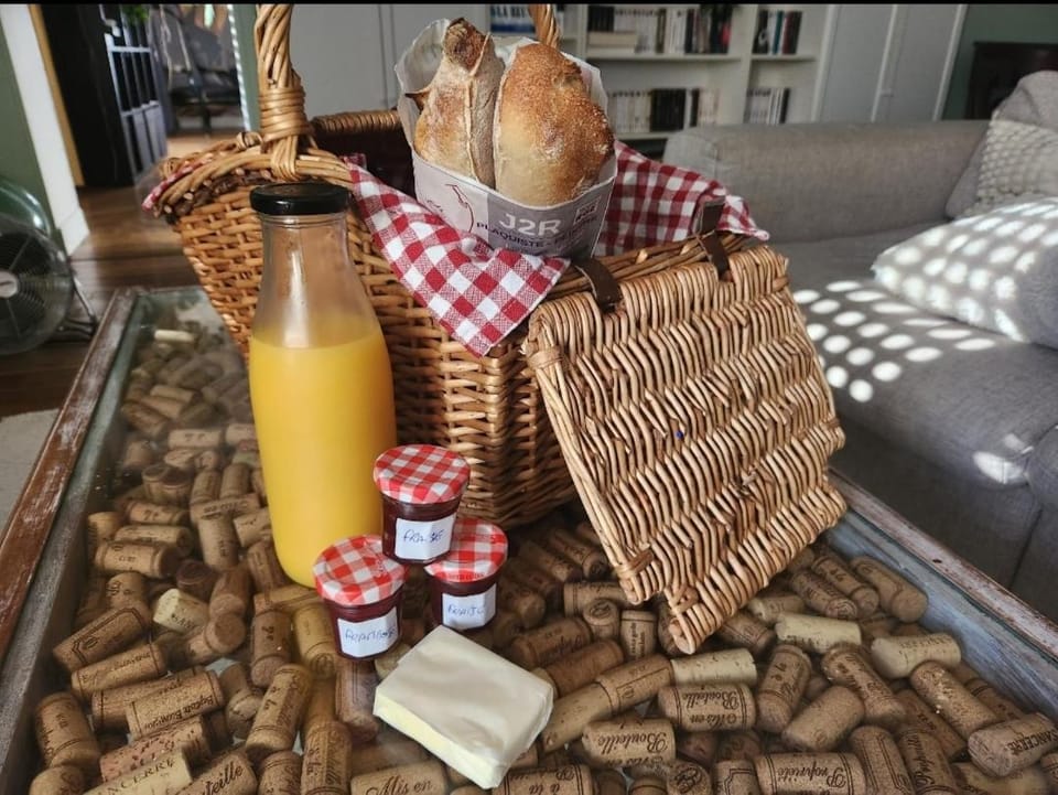 Food and drinks, Food