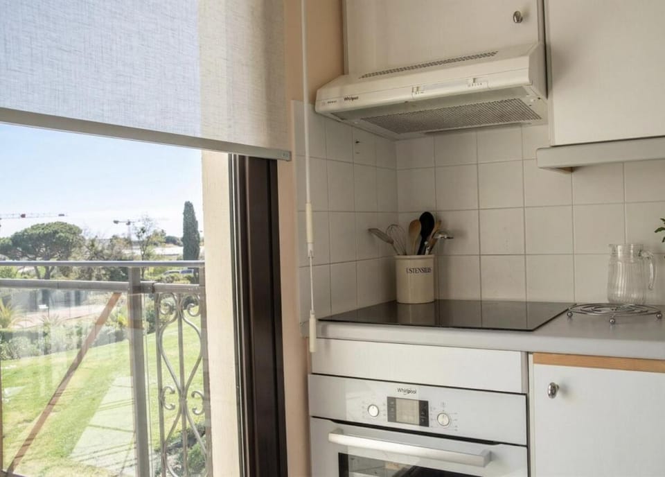 Charmant appartement piscine, tennis, parking Apartment in Antibes