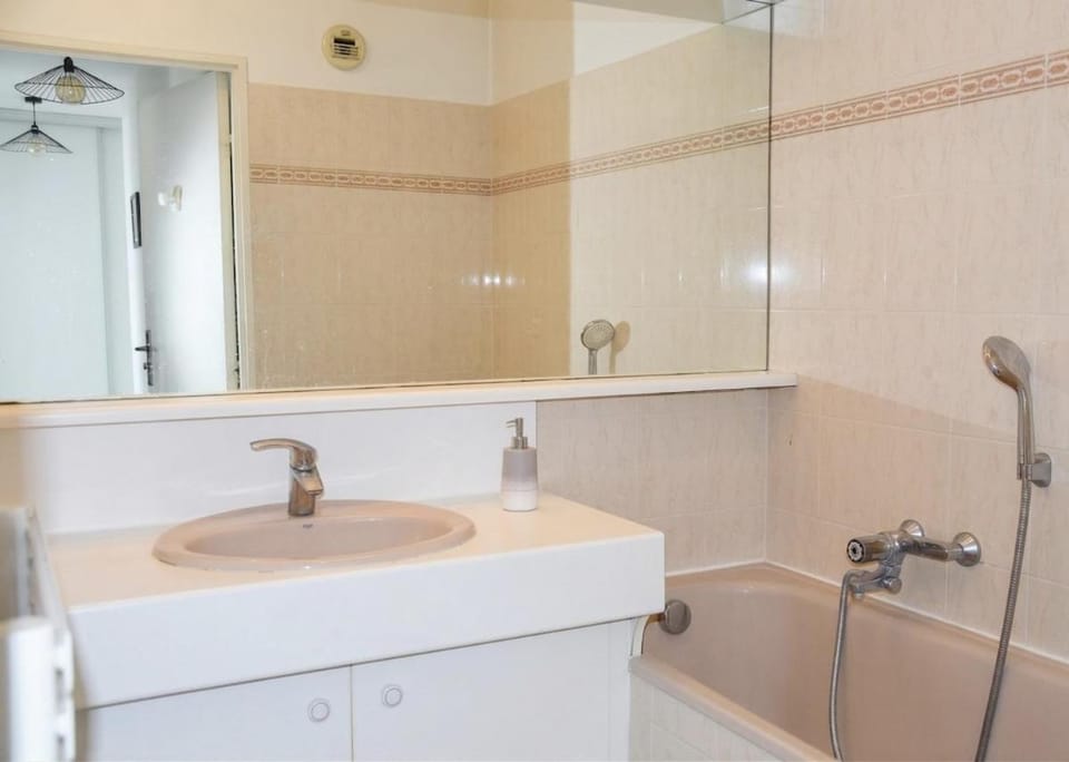 Charmant appartement piscine, tennis, parking Apartment in Antibes