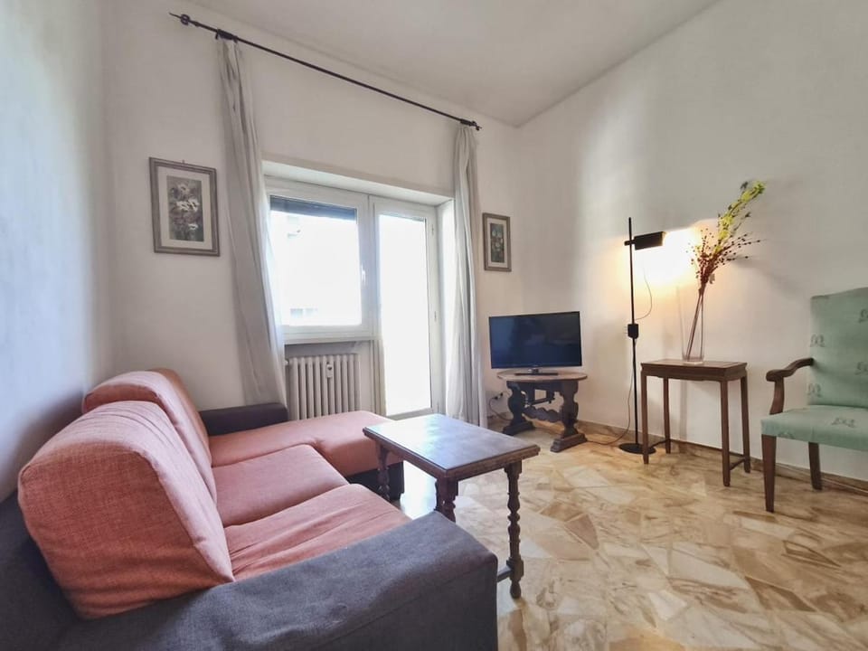 Communal lounge/ TV room, TV and multimedia, Living room, Seating area, Evening entertainment