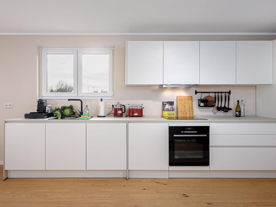 Coffee/tea facilities, stove, toaster, kitchen