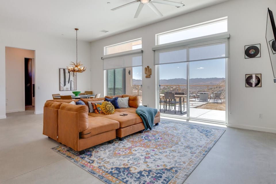 Hot Tub & Views! Contemporary Yucca Valley Retreat House in Yucca Valley