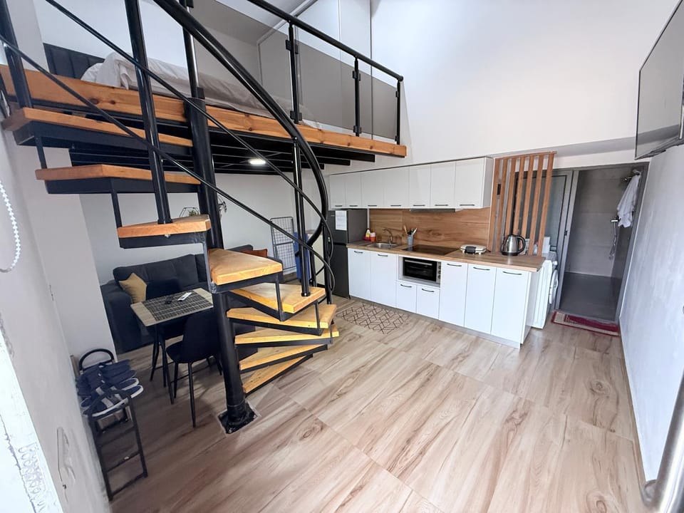 Dining area, kitchen