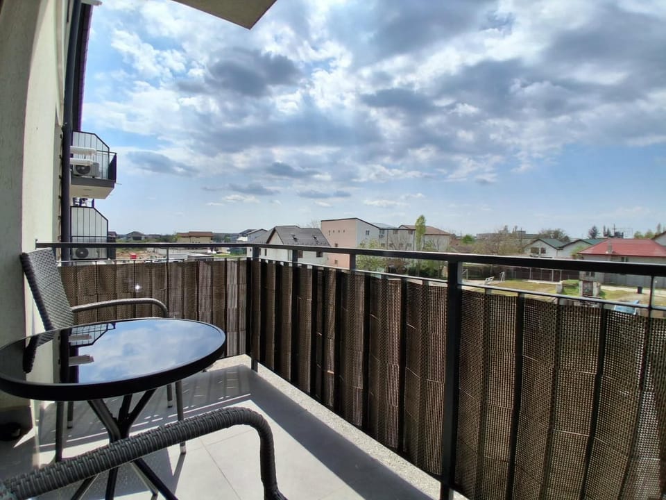 Patio, Day, Natural landscape, View (from property/room), Balcony/Terrace, Dining area