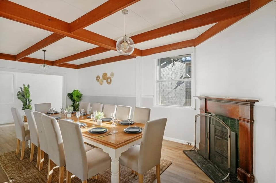 Seednest Spacious Family Home BBQ &Large Dining House in Toowoomba