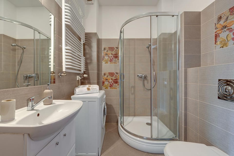 Shower, Bathroom, towels
