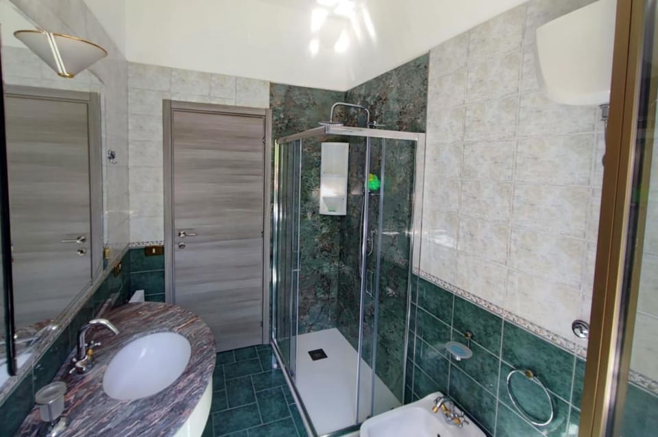 Bathroom, washing machine
