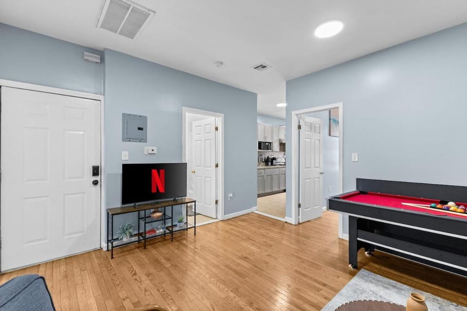 Communal lounge/ TV room, TV and multimedia, Living room
