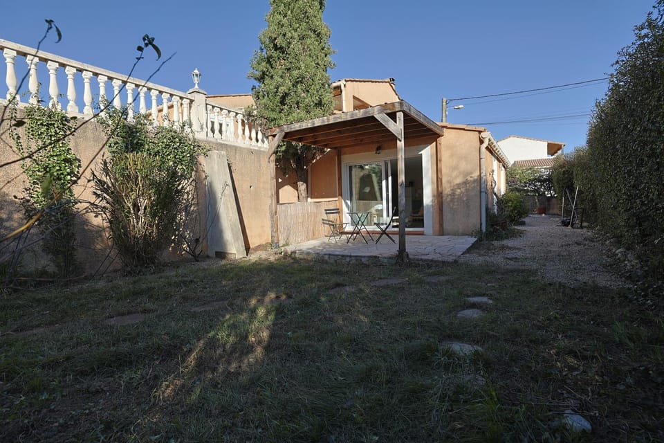 La Frigoule Maison T2 avec entrée, jardin et parking indépendants House in Occitanie
