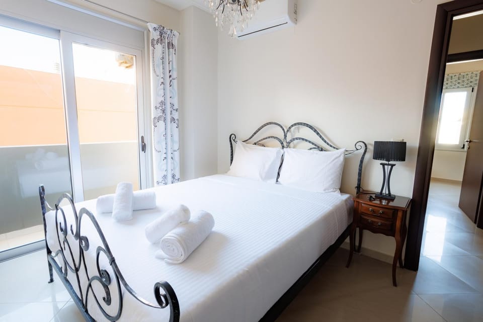 Bed, Bedroom, towels, air conditioner