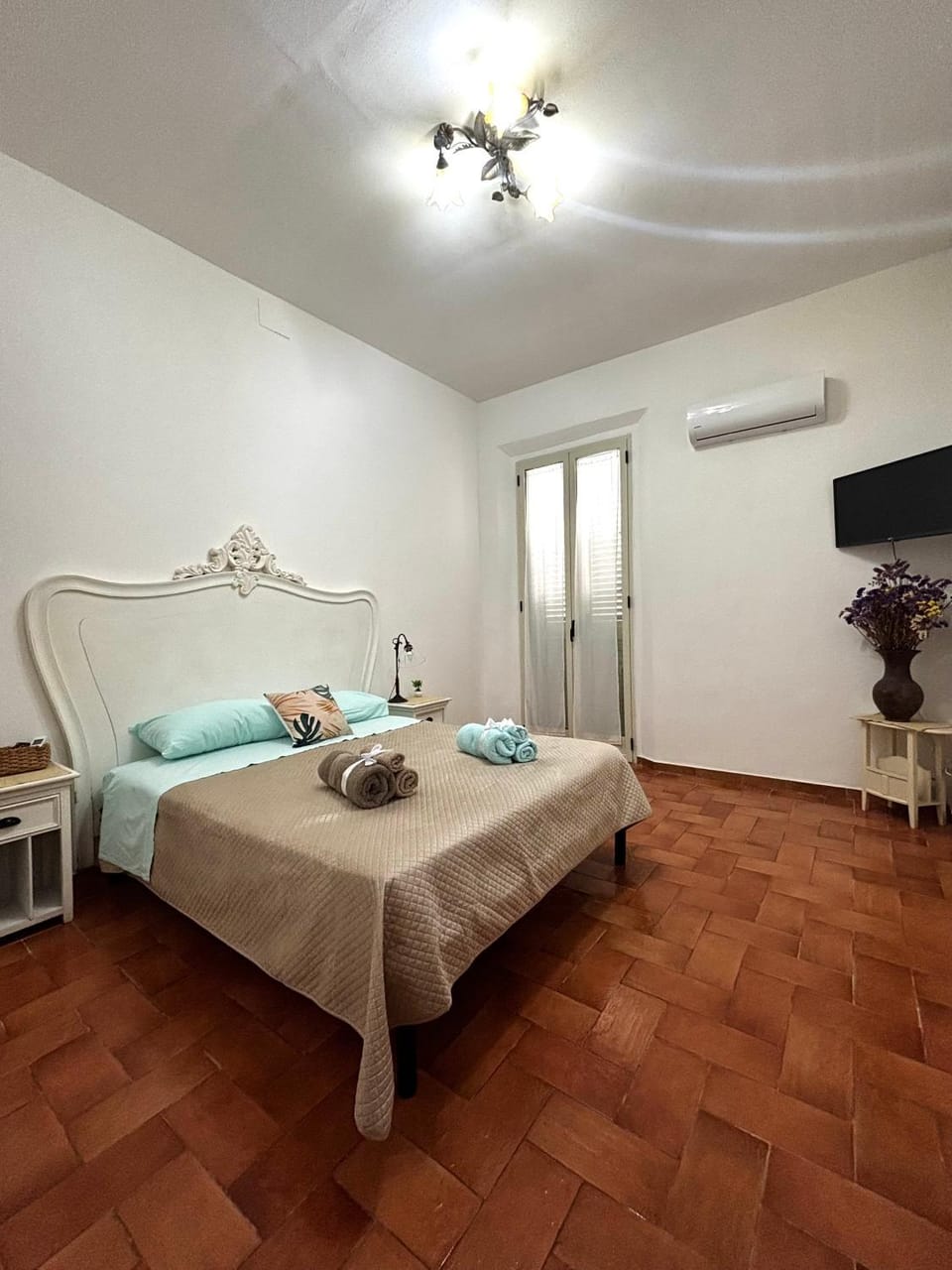 TV and multimedia, Bedroom, air conditioner