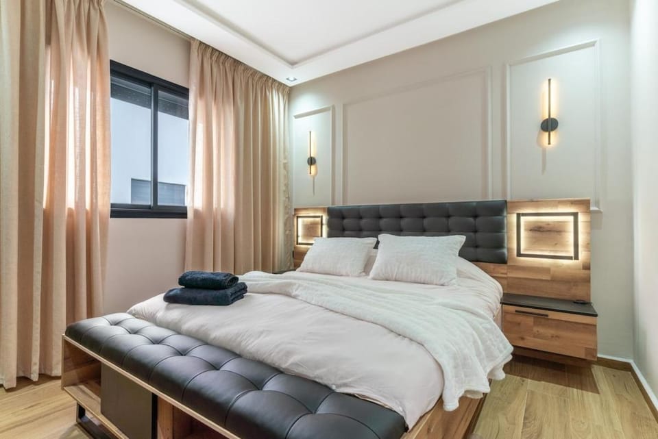 Luxury 2BD Golf View Pool Fast Fiber WiFi Apartment in Marrakesh