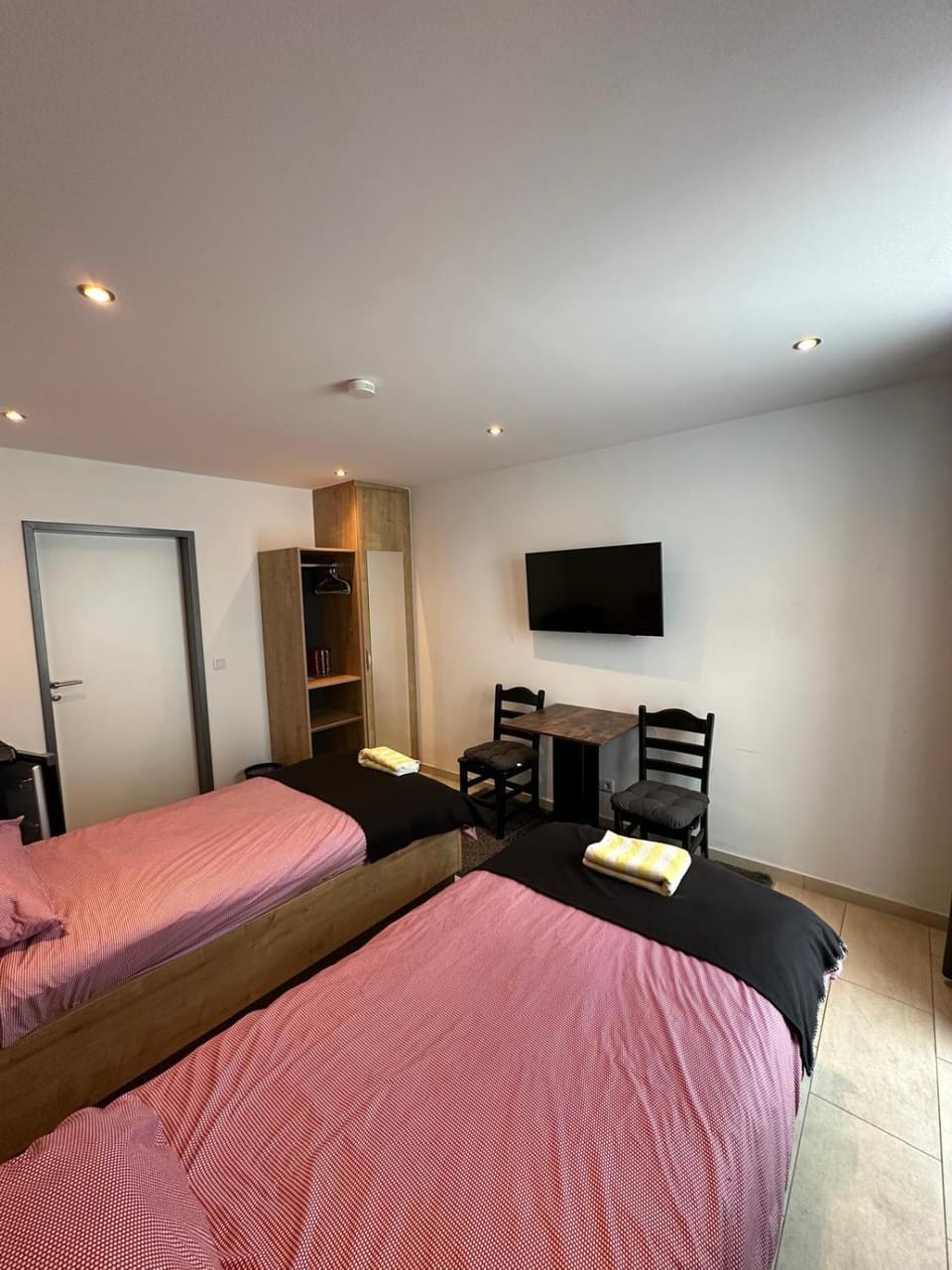TV and multimedia, Photo of the whole room, Bedroom