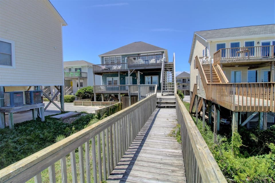 Surf Monkeys--A stunning 5-bedroom oceanfront home in Surf City, NC House in Surf City