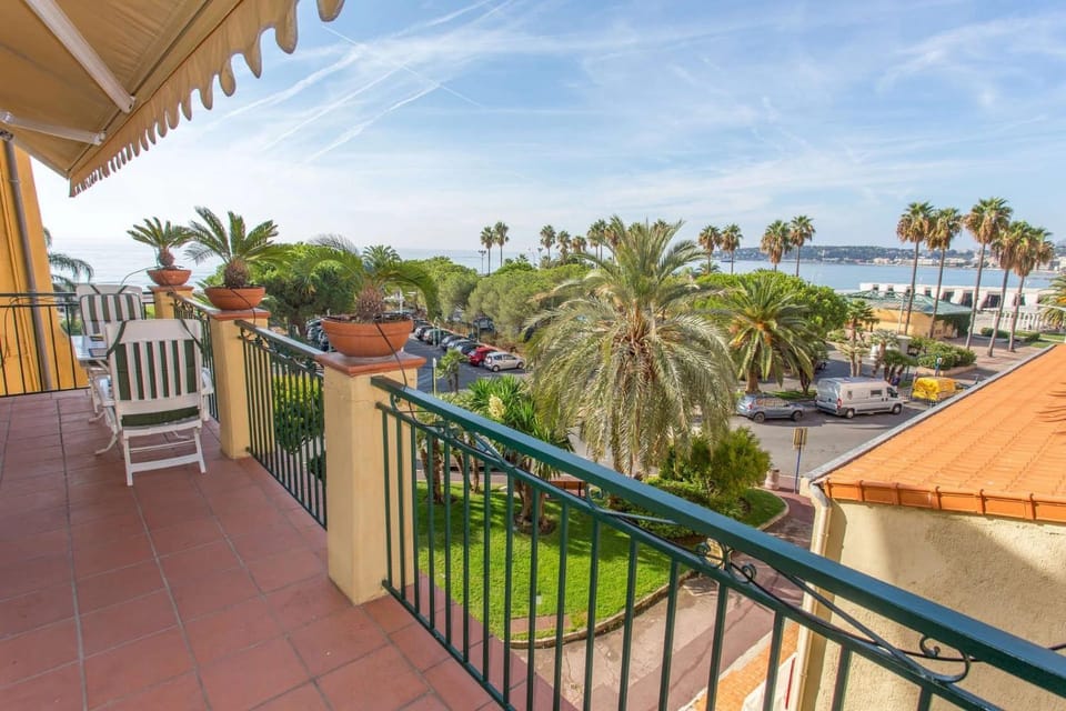 5VV - Grand 2P dans la vieille ville avec terrasse vue mer Apartment in Menton