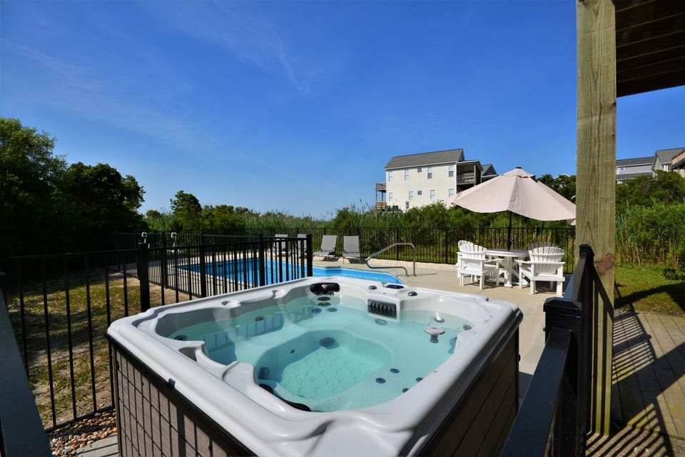 Surfin' Pelican: Ocean-view 5-bedroom home with private pool in North Topsail Beach. House in North Topsail Beach