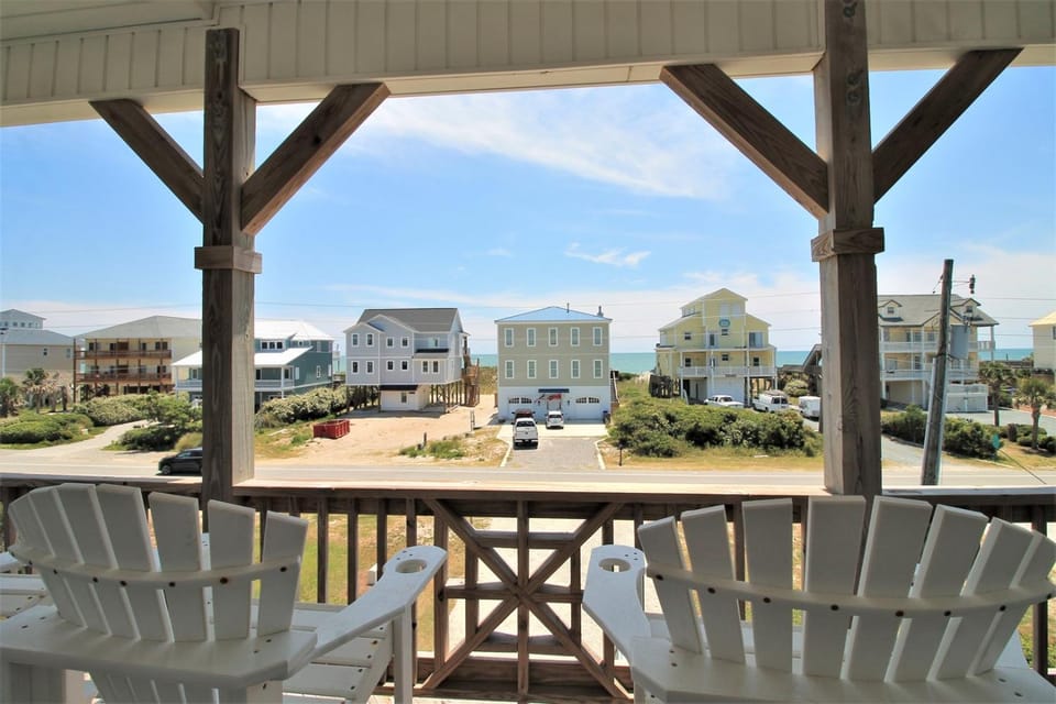 Surfin' Pelican: Ocean-view 5-bedroom home with private pool in North Topsail Beach. House in North Topsail Beach