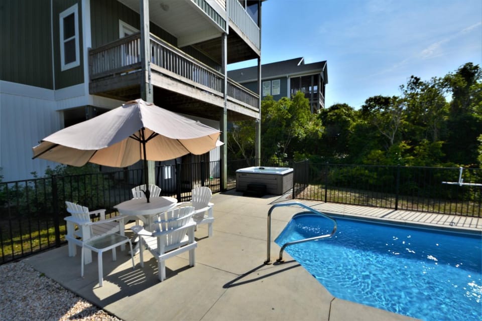 Surfin' Pelican: Ocean-view 5-bedroom home with private pool in North Topsail Beach. House in North Topsail Beach