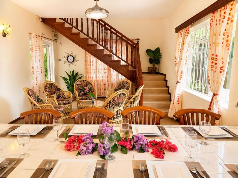 Villa Tourterelle - 4BR Private Pool Villa, 2-min walk to Mont Choisy Beach Villa in Trou-aux-Biches