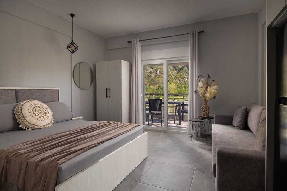 Bed, Balcony/Terrace, Living room, Photo of the whole room, Seating area, Bedroom, wardrobe