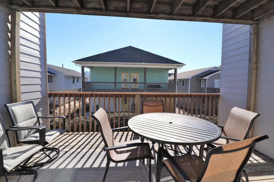 Turtle Cove 125 - Pelican Cabana-Spacious 3BR townhome with water views in Surf City, NC House in Surf City