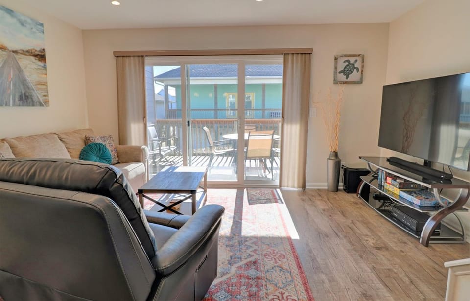 Turtle Cove 125 - Pelican Cabana-Spacious 3BR townhome with water views in Surf City, NC House in Surf City
