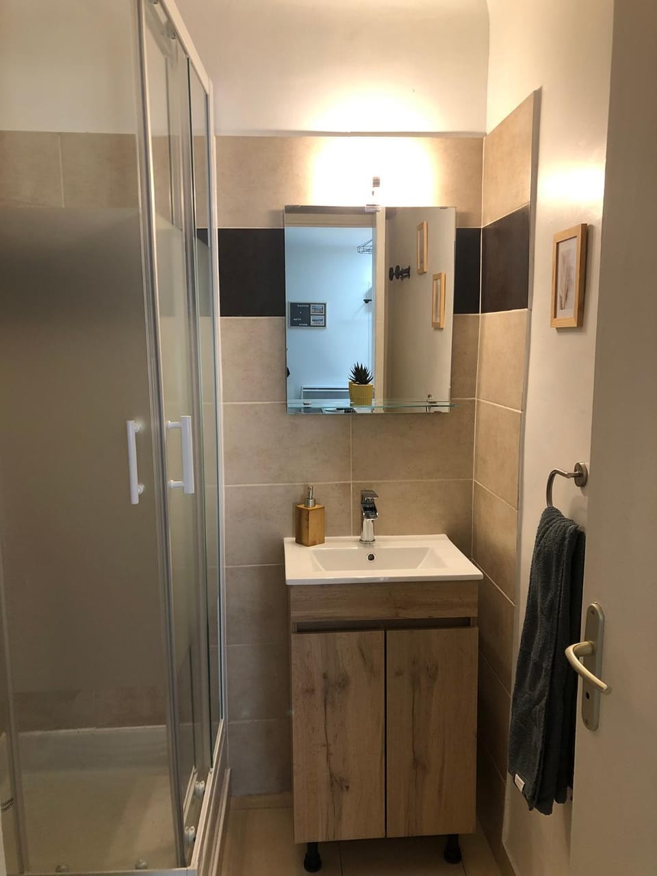 Shower, Bathroom, hair dryier, towels