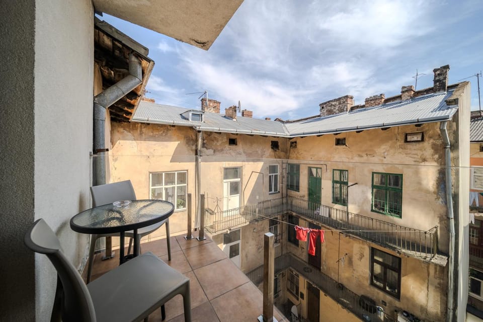 Day, View (from property/room), Balcony/Terrace, Dining area, City view