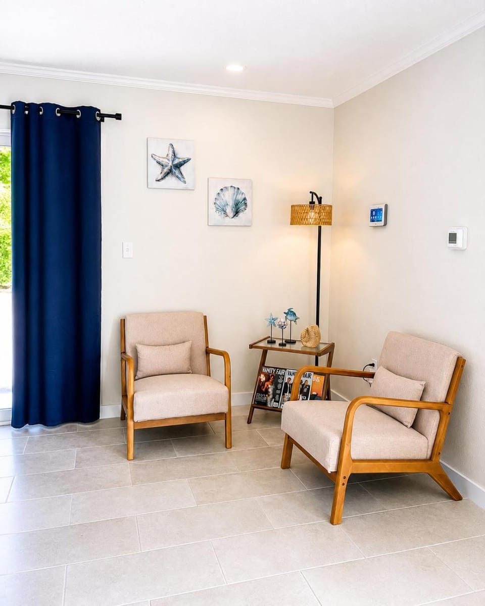 Living room, Seating area