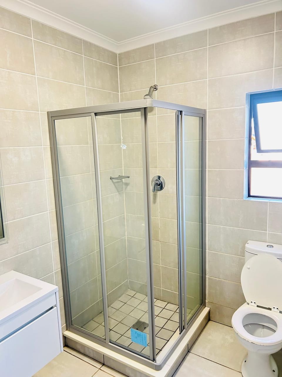 Stay At the blyde massive 1bedroom Apartment in Pretoria