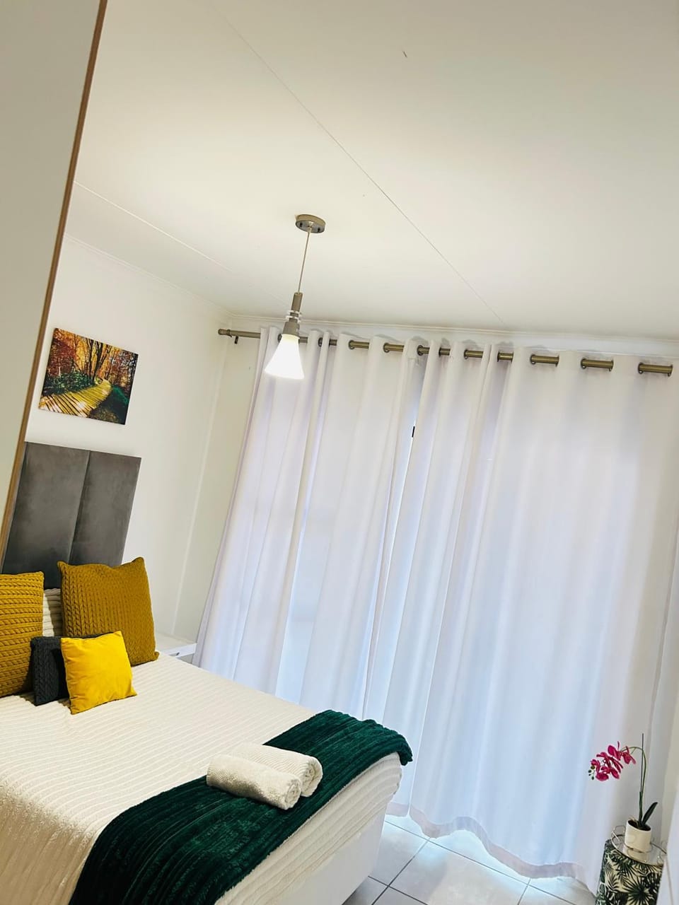 Stay At the blyde massive 1bedroom Apartment in Pretoria