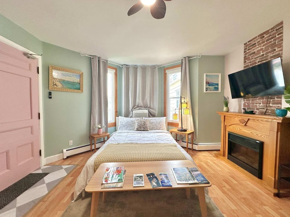 King Bed Apt in Bridgewater near River and Trails Apartment in Bridgewater