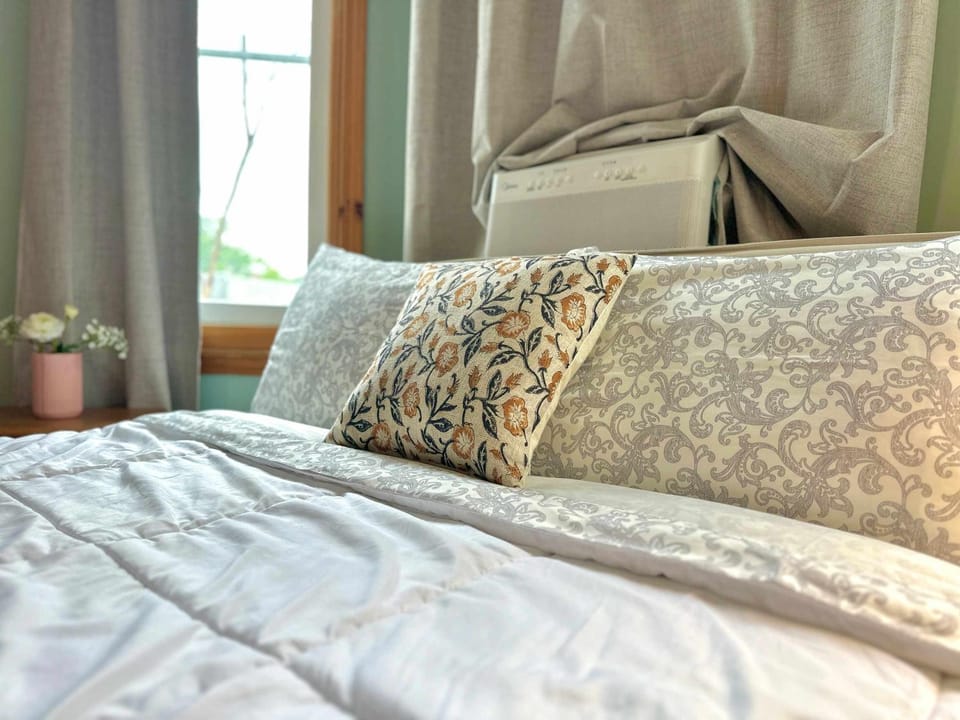 King Bed Apt in Bridgewater near River and Trails Apartment in Bridgewater