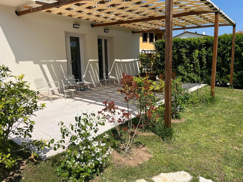 Patio, Garden view