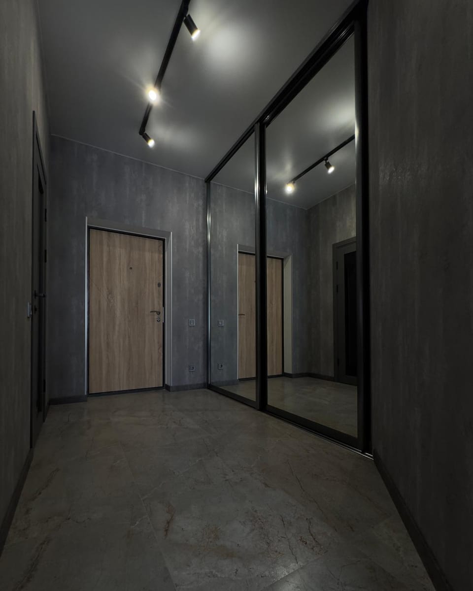 Facade/entrance, wardrobe