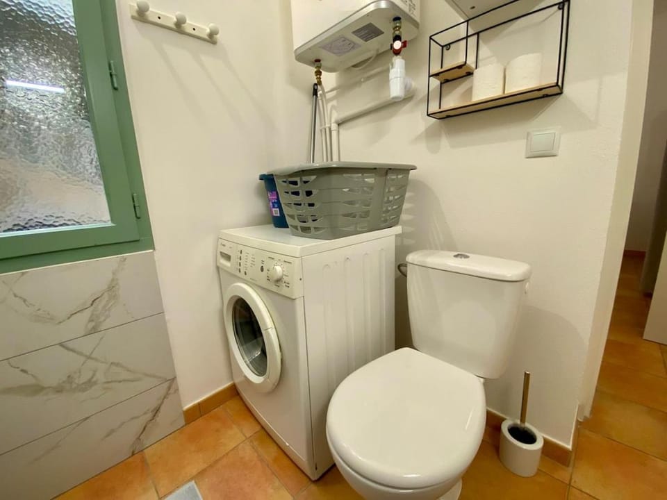 Cocon Nîmois Plein Coeur-rue Fresque Arènes à 50 m Apartment in Nimes