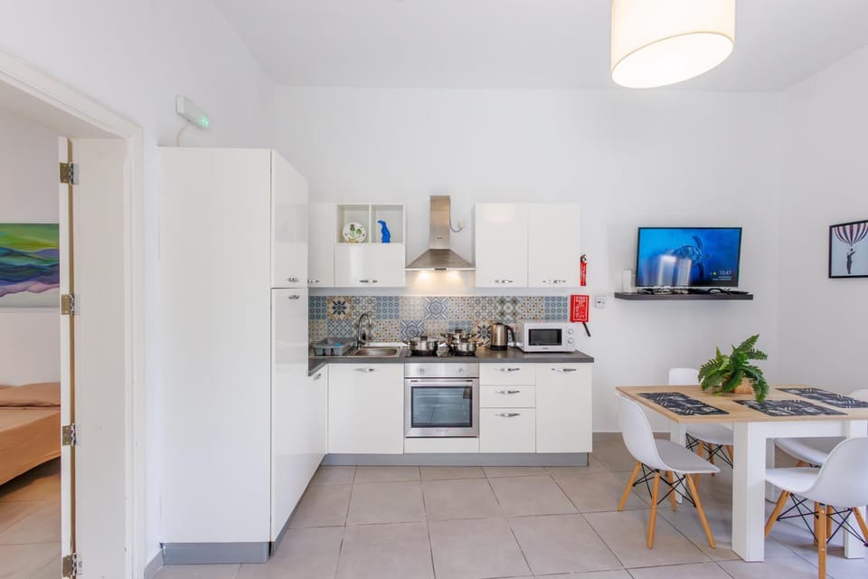 microwave, oven, stove, kitchen