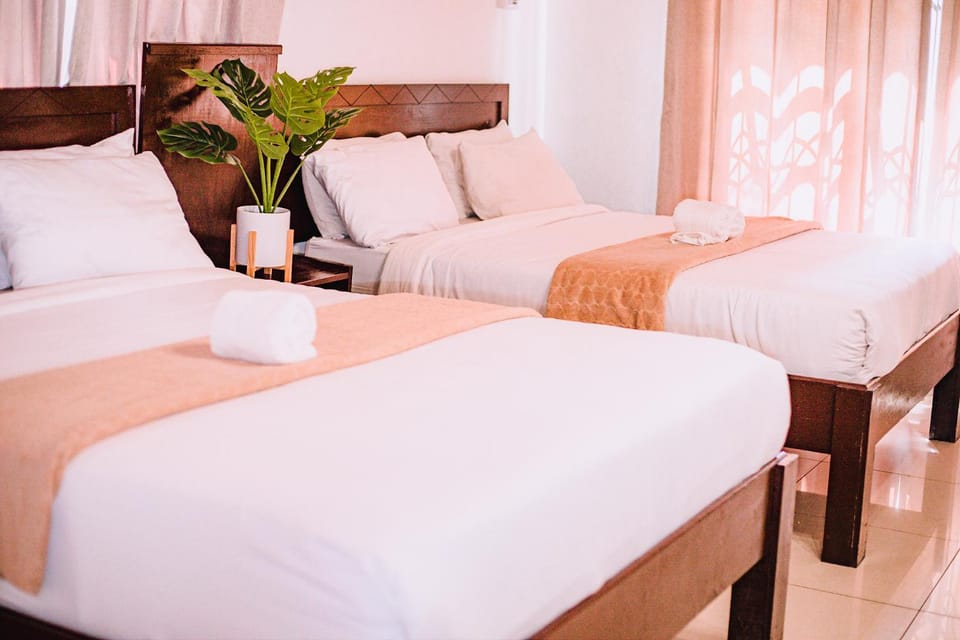 Bed, Bathroom, TV and multimedia, Coffee/tea facilities, Photo of the whole room, Seating area, Bedroom, group of guests, Family, internet, internet, towels, wardrobe, air conditioner