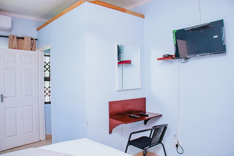 Bed, Bathroom, TV and multimedia, Coffee/tea facilities, Seating area, Bedroom, internet, towels, wardrobe, air conditioner