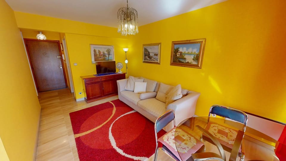 11E - Studio vue mer latérale dans un résidence avec piscine Apartment in Menton