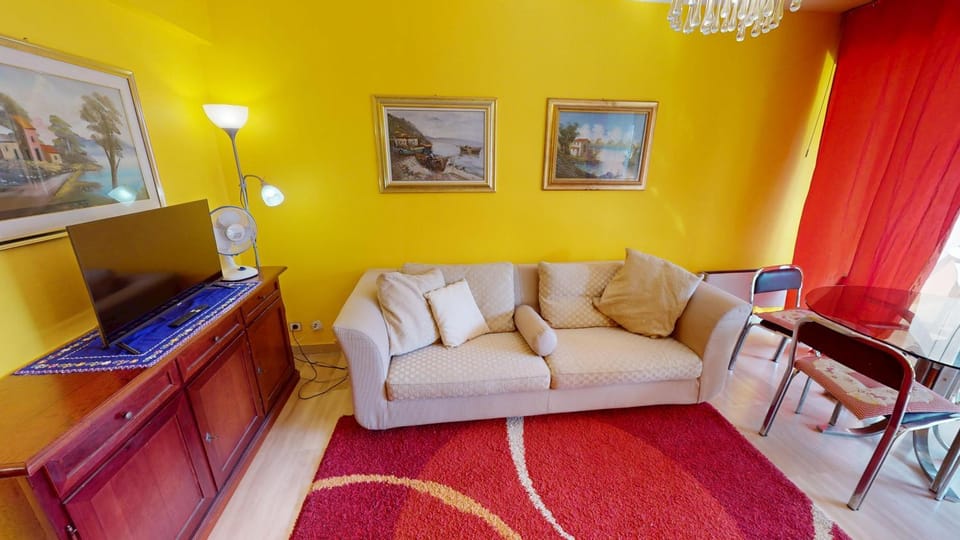 11E - Studio vue mer latérale dans un résidence avec piscine Apartment in Menton