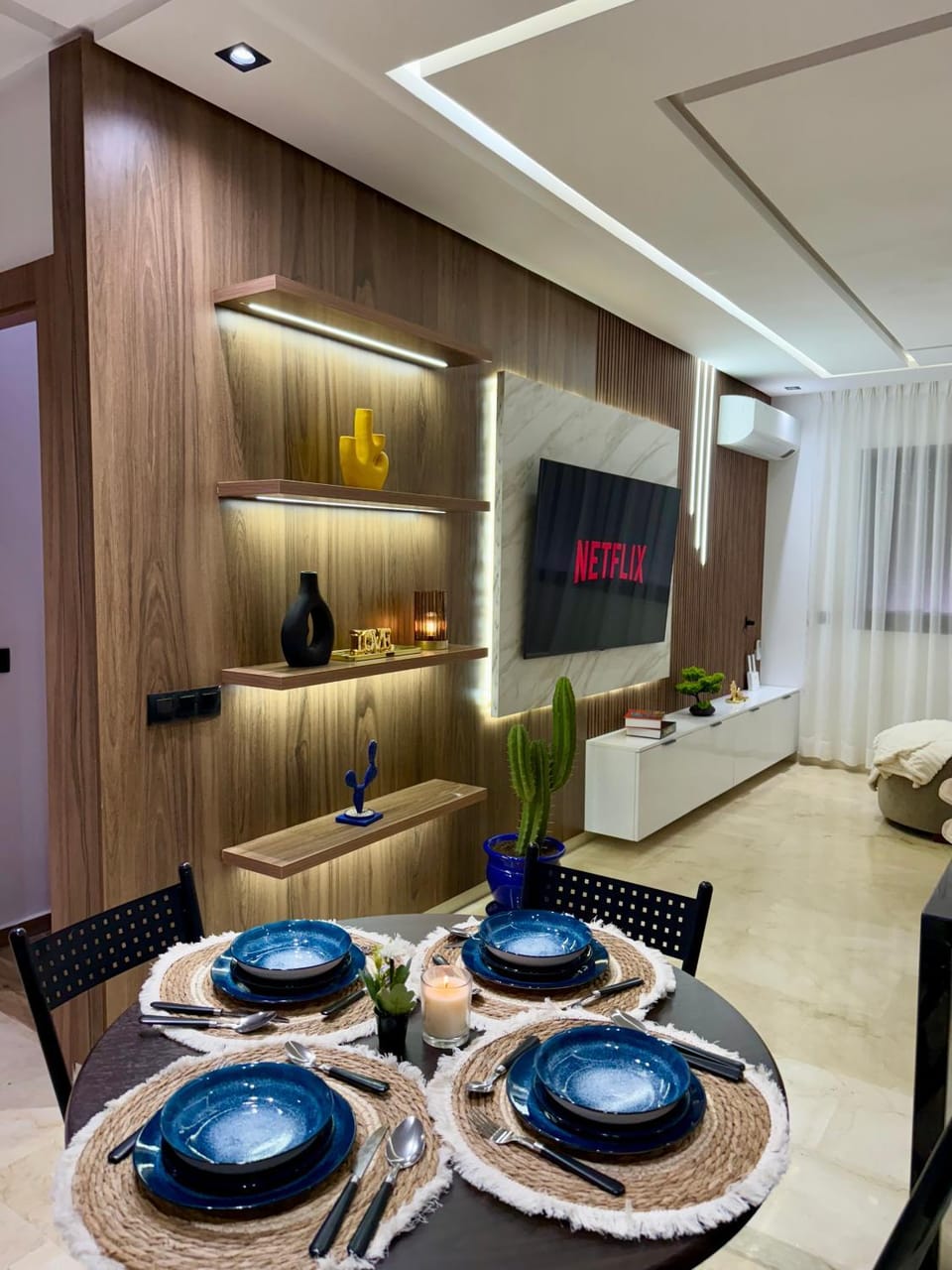 Living room, Dining area